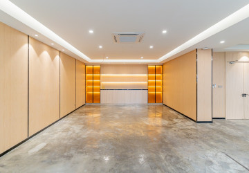 370 Sqm Green Office Space For Rent - Tonle Bassac, Phnom Penh thumbnail