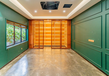 370 Sqm Green Office Space For Rent - Tonle Bassac, Phnom Penh thumbnail