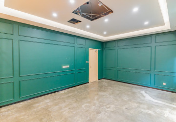 370 Sqm Green Office Space For Rent - Tonle Bassac, Phnom Penh thumbnail