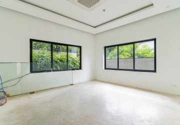 370 Sqm Green Office Space For Rent - Tonle Bassac, Phnom Penh thumbnail