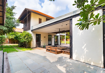 4 Bedroom Luxury Villa For Rent - Svay Dangkum, Siem Reap thumbnail