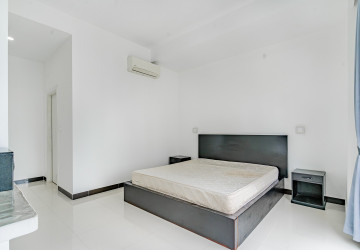 1 Bedroom Serviced Apartment For Rent - Tonle Bassac, Phnom Penh thumbnail