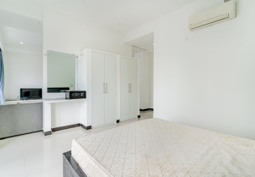 1 Bedroom Serviced Apartment For Rent - Tonle Bassac, Phnom Penh thumbnail