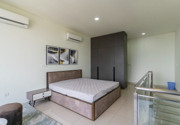 1 Bedroom Loft Condo For Rent - The Peak, Tonle Bassac, Phnom Penh thumbnail