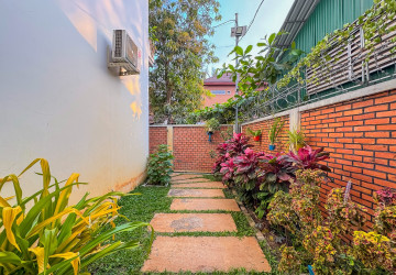 2 Bedroom Apartment For Rent - Slor Kram, Siem Reap thumbnail