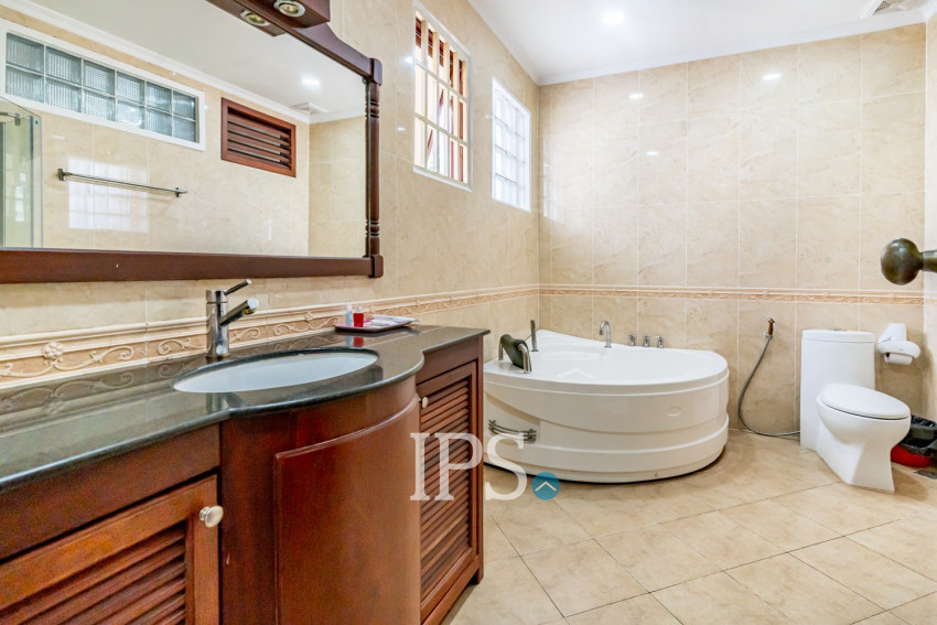 3 Bedroom Serviced Apartment For Rent - BKK1, Phnom Penh