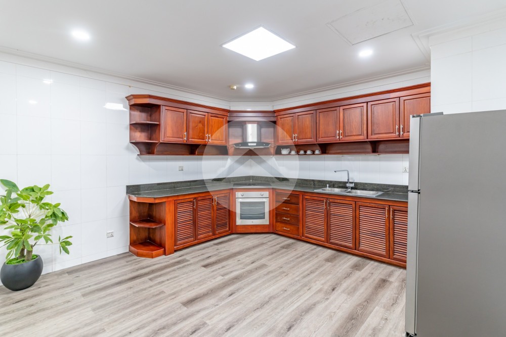 3 Bedroom Serviced Penthouse For Rent - BKK1, Phnom Penh - Image 13