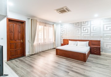 3 Bedroom Penthouse Serviced Apartment For Rent - BKK1, Phnom Penh thumbnail