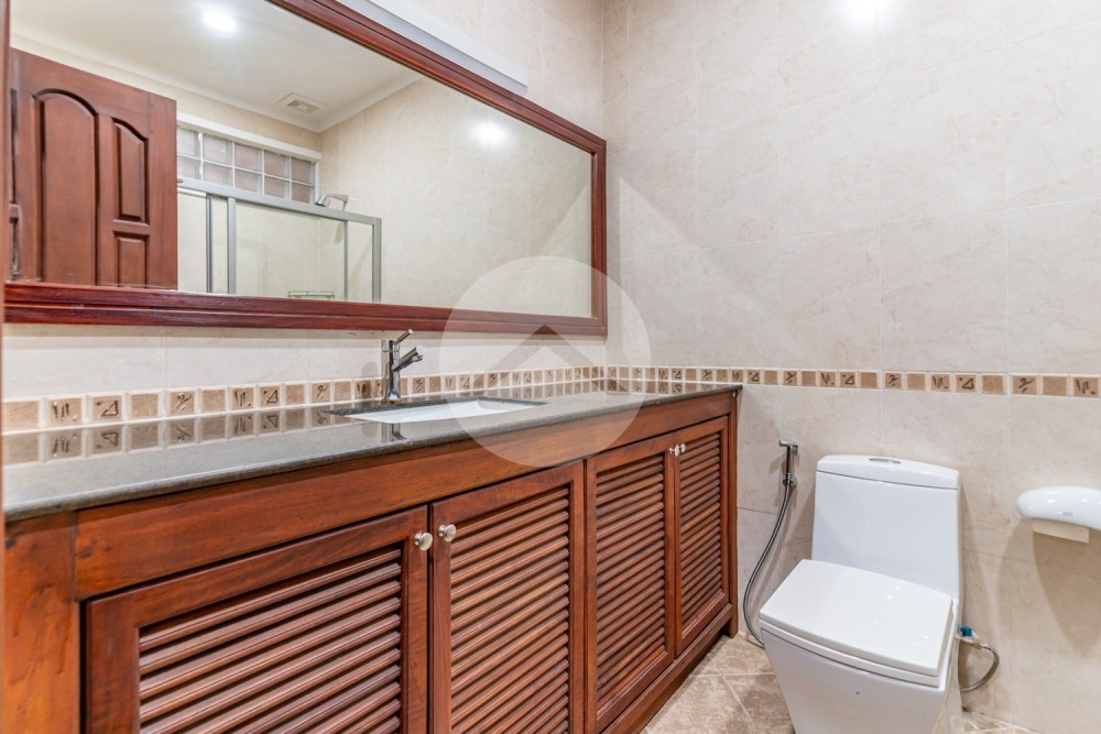 3 Bedroom Serviced Penthouse For Rent - BKK1, Phnom Penh - Image 28