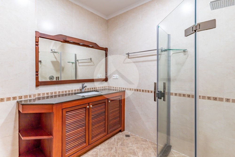 3 Bedroom Serviced Penthouse For Rent - BKK1, Phnom Penh - Image 24