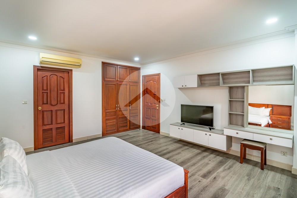 3 Bedroom Serviced Penthouse For Rent - BKK1, Phnom Penh - Image 20
