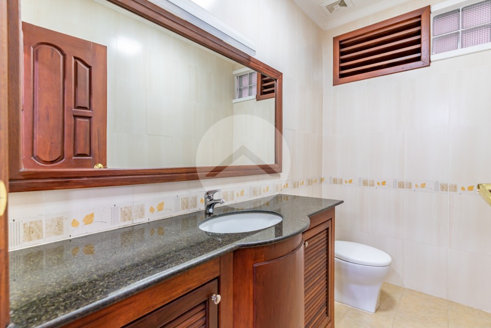 3 Bedroom Serviced Penthouse For Rent - BKK1, Phnom Penh - Image 30