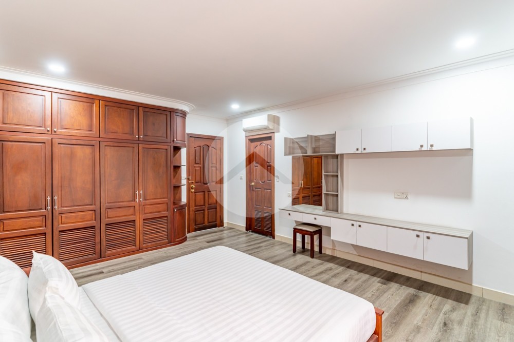 3 Bedroom Serviced Penthouse For Rent - BKK1, Phnom Penh - Image 23