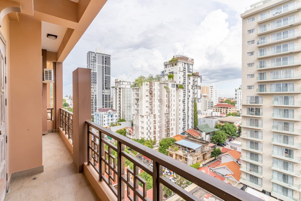 3 Bedroom Serviced Penthouse For Rent - BKK1, Phnom Penh - Image 34
