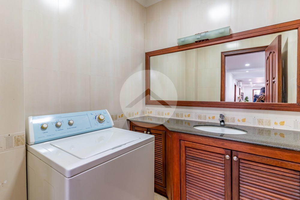 3 Bedroom Serviced Penthouse For Rent - BKK1, Phnom Penh - Image 29