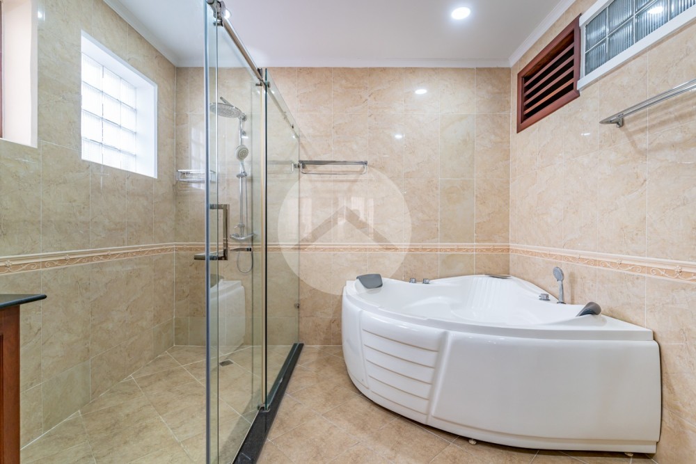 3 Bedroom Serviced Penthouse For Rent - BKK1, Phnom Penh - Image 32
