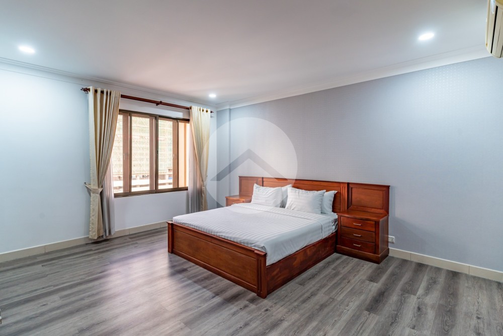 3 Bedroom Serviced Penthouse For Rent - BKK1, Phnom Penh - Image 18