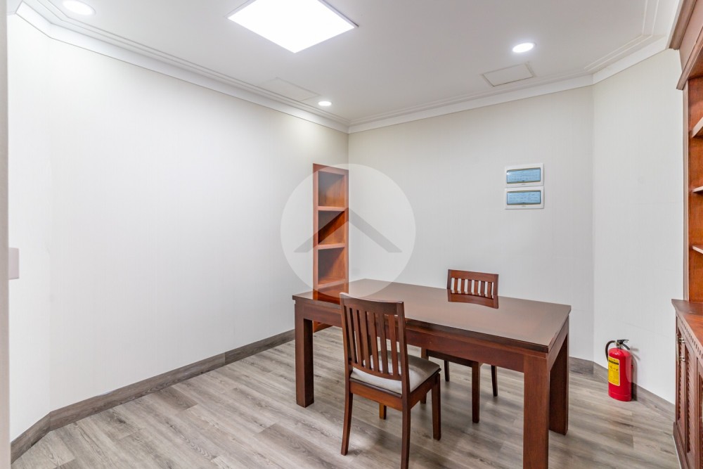 3 Bedroom Serviced Penthouse For Rent - BKK1, Phnom Penh - Image 17