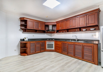 2 Bedroom Serviced Apartment For Rent - BKK1, Phnom Penh thumbnail