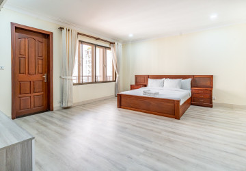 2 Bedroom Serviced Apartment For Rent - BKK1, Phnom Penh thumbnail