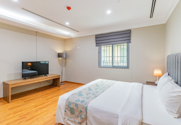 4 Bedroom Serviced Apartment For Rent - Tonle Bassac, Phnom Penh thumbnail