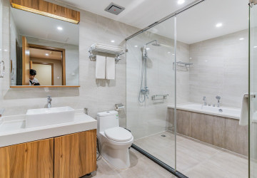 4 Bedroom Serviced Apartment For Rent - Tonle Bassac, Phnom Penh thumbnail