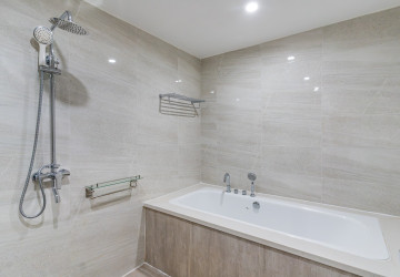 4 Bedroom Serviced Apartment For Rent - Tonle Bassac, Phnom Penh thumbnail