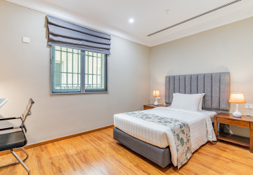 4 Bedroom Serviced Apartment For Rent - Tonle Bassac, Phnom Penh thumbnail