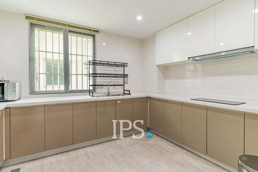 4 Bedroom Serviced Apartment For Rent - Tonle Bassac, Phnom Penh