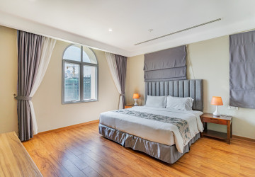 4 Bedroom Serviced Apartment For Rent - Tonle Bassac, Phnom Penh thumbnail