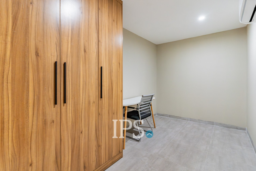 4 Bedroom Serviced Apartment For Rent - Tonle Bassac, Phnom Penh