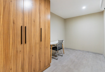 4 Bedroom Serviced Apartment For Rent - Tonle Bassac, Phnom Penh thumbnail