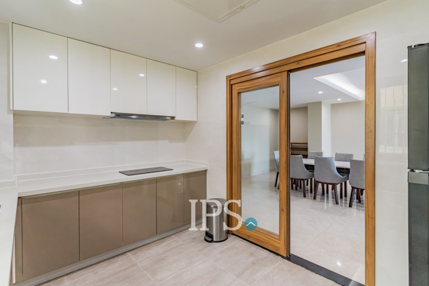 4 Bedroom Serviced Apartment For Rent - Tonle Bassac, Phnom Penh