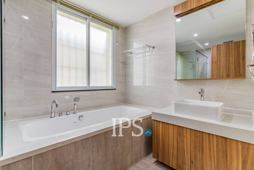 4 Bedroom Serviced Apartment For Rent - Tonle Bassac, Phnom Penh