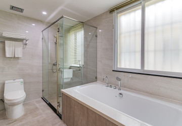 4 Bedroom Serviced Apartment For Rent - Tonle Bassac, Phnom Penh thumbnail