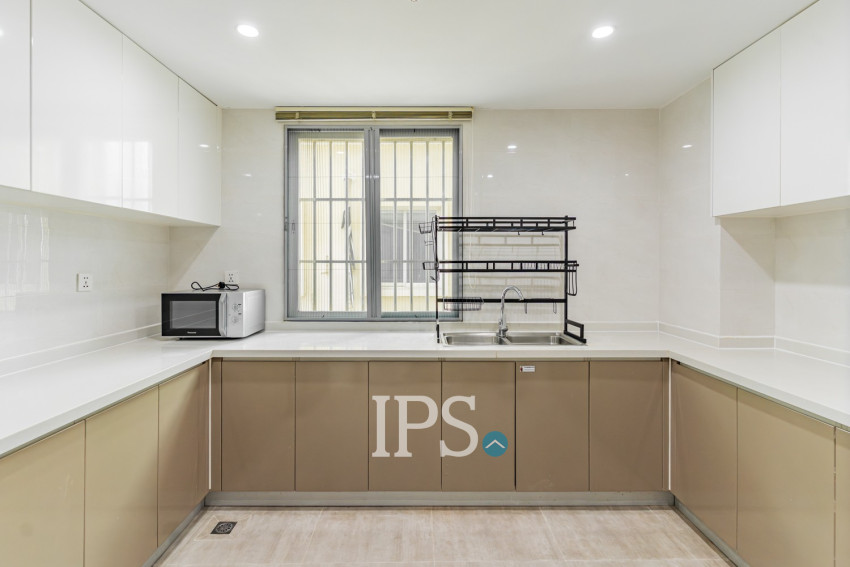 4 Bedroom Serviced Apartment For Rent - Tonle Bassac, Phnom Penh