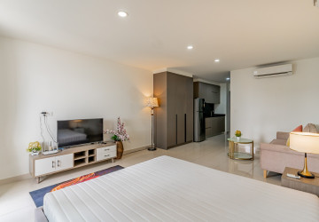 Studio Condo For Rent - The Peak, Tonle Bassac, Phnom Penh thumbnail