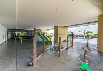 Studio Condo For Rent - The Peak, Tonle Bassac, Phnom Penh thumbnail