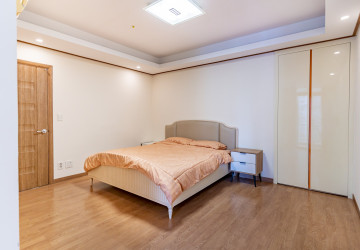 2 Bedroom Condo For Rent - De Castle Royal, BKK1, Phnom Penh thumbnail