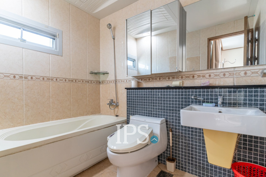 2 Bedroom Condo For Rent - De Castle Royal, BKK1, Phnom Penh