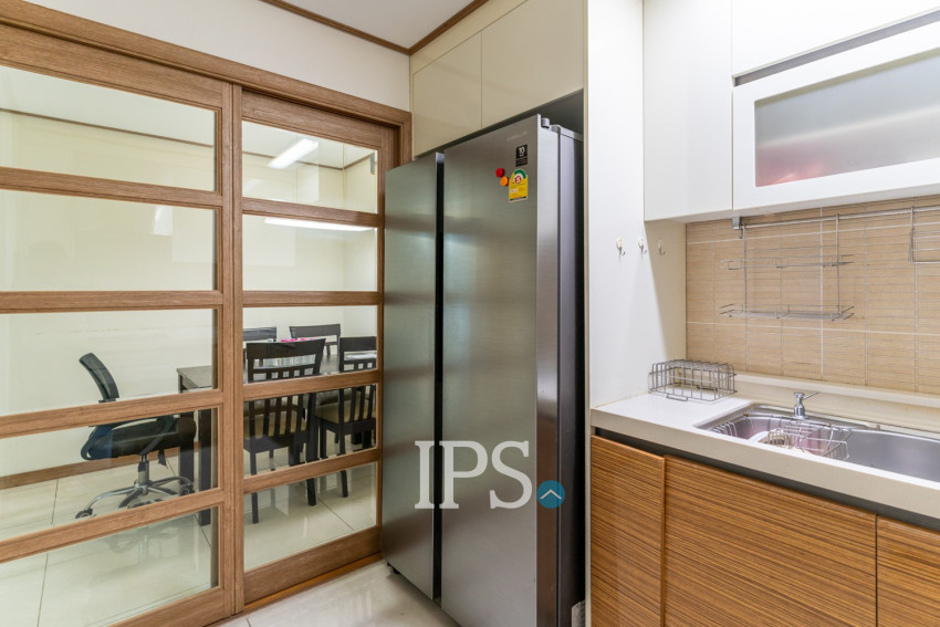 2 Bedroom Condo For Rent - De Castle Royal, BKK1, Phnom Penh