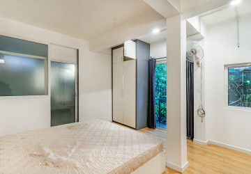 Renovated 2 Bedroom Apartment For Rent - Tonle Bassac, Phnom Penh thumbnail
