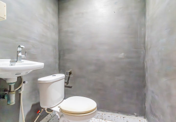 Renovated 2 Bedroom Apartment For Rent - Tonle Bassac, Phnom Penh thumbnail