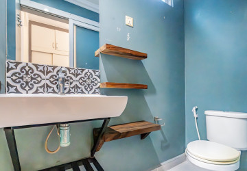 Renovated 2 Bedroom Apartment For Rent - Tonle Bassac, Phnom Penh thumbnail