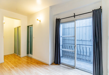 Renovated 2 Bedroom Apartment For Rent - Tonle Bassac, Phnom Penh thumbnail