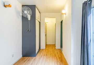 Renovated 2 Bedroom Apartment For Rent - Tonle Bassac, Phnom Penh thumbnail