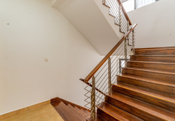 5 Bedroom Villa For Rent - Sras Chork, Phnom Penh thumbnail