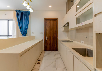 5 Bedroom Villa For Rent - Sras Chork, Phnom Penh thumbnail