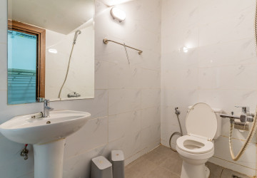 5 Bedroom Villa For Rent - Sras Chork, Phnom Penh thumbnail