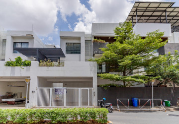 5 Bedroom Villa For Rent - Sras Chork, Phnom Penh thumbnail